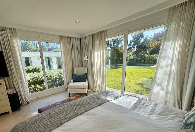 Casa en venta y alquiler en Laguna Blanca con piscina